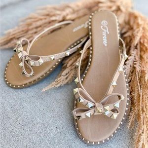 Forever Studded Bow Sandals Never Worn Size 7.5